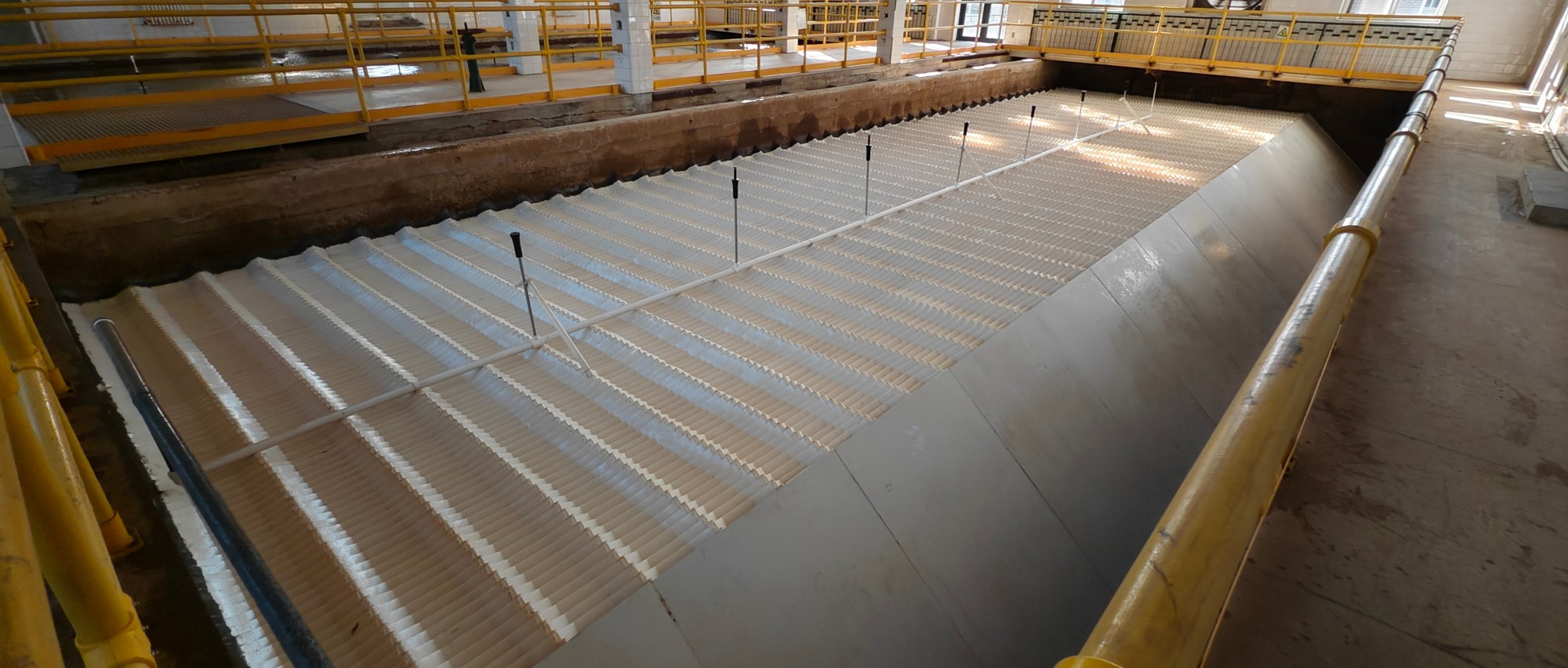 同向流收集水斜板装置